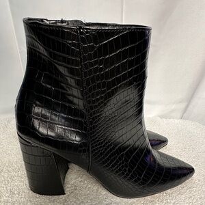 Express Croc Embossed Pointed Toe
Ankle Boots Faux Leather Black size 9